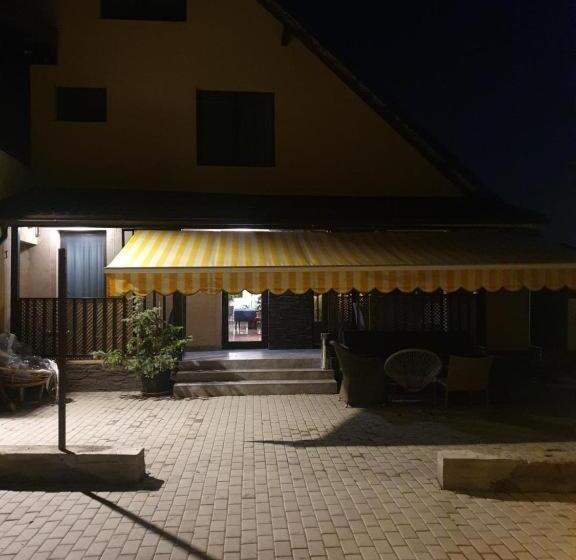 جناح عائلي, Pensiunea Relax