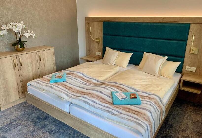 חדר דלוקס עם מרפסת, Villa Frieden Hotel & Seminarhaus