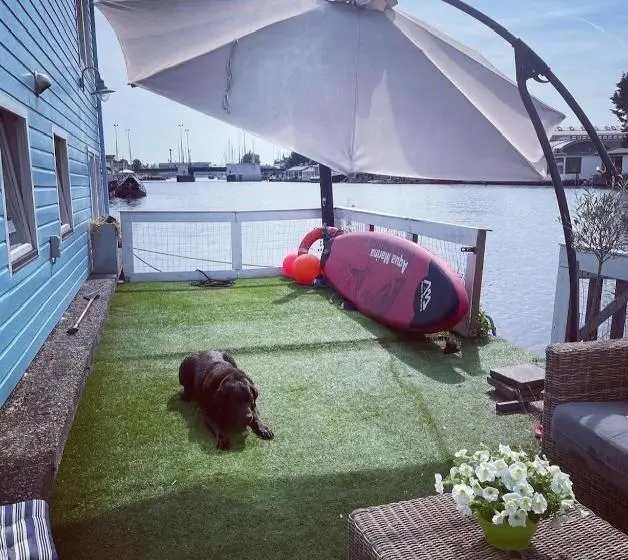 اتاق استاندارد با تراس, Amster Houseboat