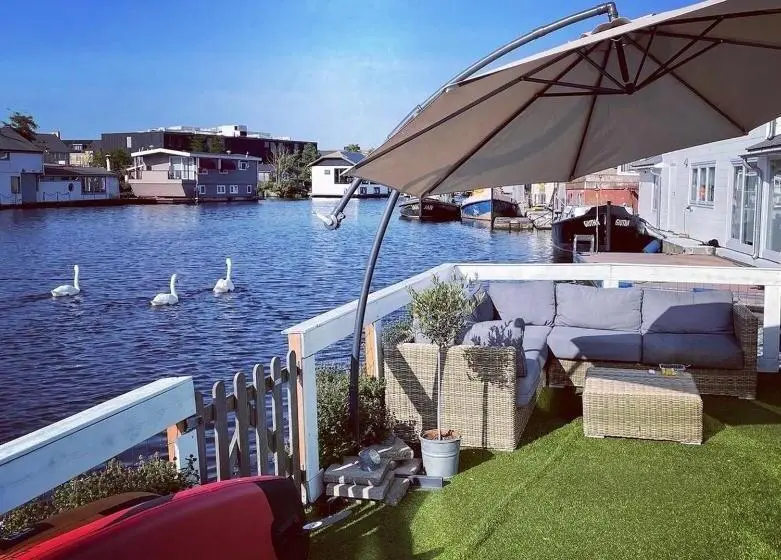 اتاق استاندارد با تراس, Amster Houseboat