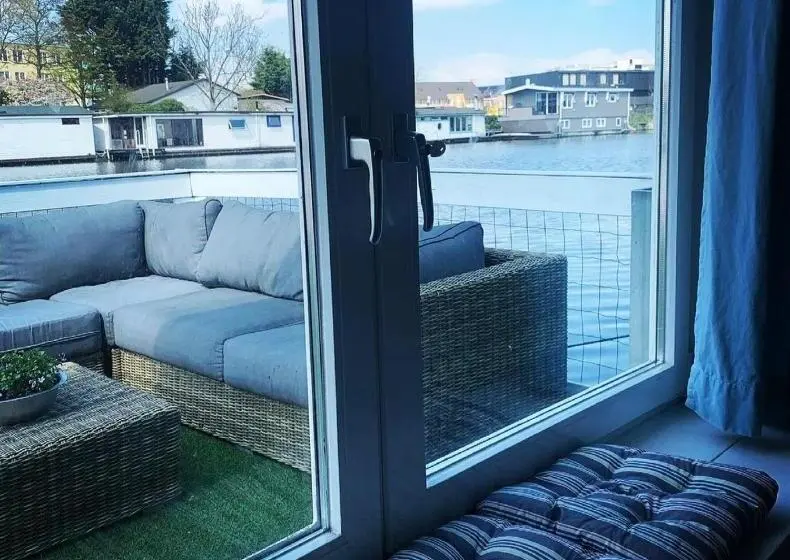 اتاق استاندارد با تراس, Amster Houseboat