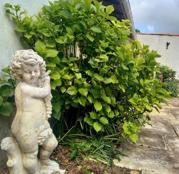 חדר סטודיו סטנדרד, Chez Chris