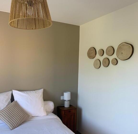 חדר סטנדרט נוף לגינה, Le Patio, Chambres D Hôtes Pour Adultes En Camargue, Possibilité De Naturisme à La Piscine