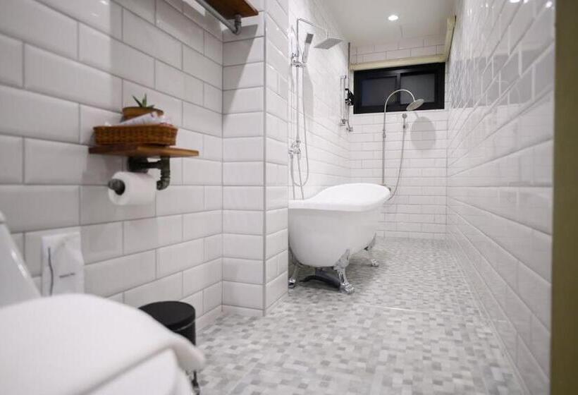 غرفة عائلية, Dream Factory