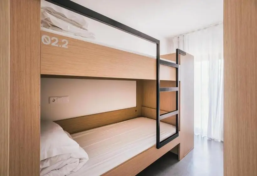 Vuode Makuusalissa, Mute Hostel Porto Covo