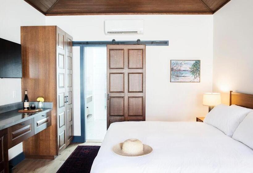 اتاق لوکس با تخت بزرگ, Best Bower