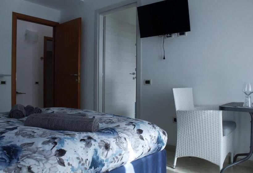 غرفة قياسية مزوَّدة بشُرفة, Costeras