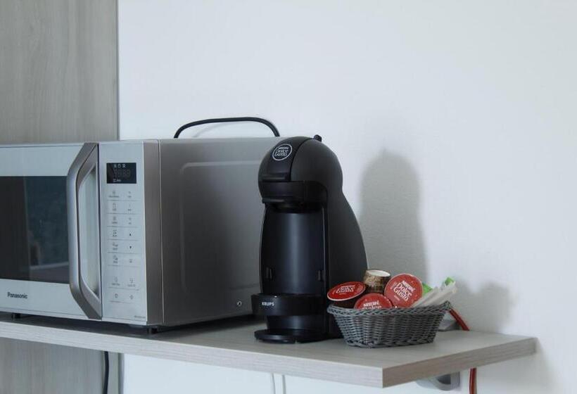 غرفة قياسية مزوَّدة بشُرفة, Costeras