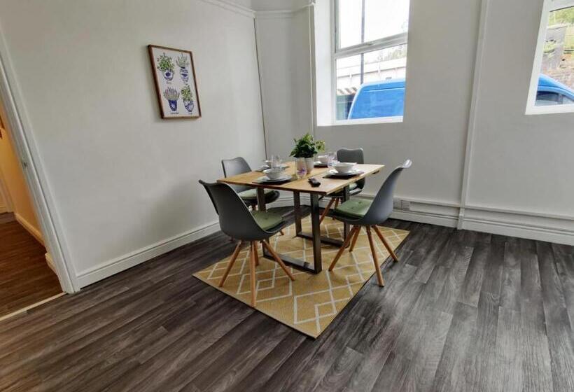 آپارتمان 1 خوابه همکف, Copper House