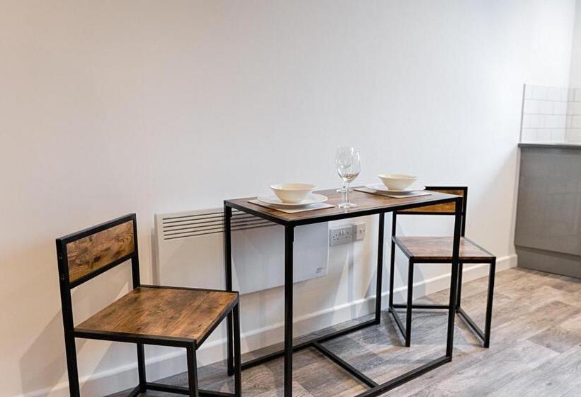 اتاق استاندارد, Copper House