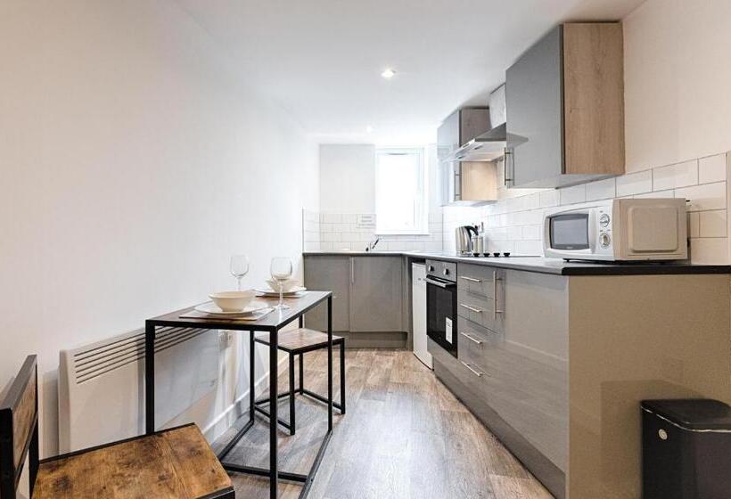 اتاق استاندارد, Copper House