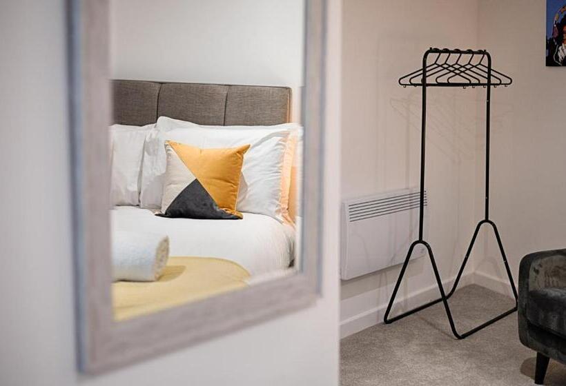 اتاق استاندارد, Copper House