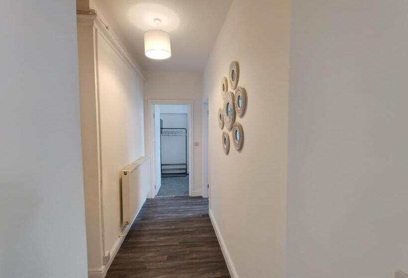 آپارتمان 1 خوابه همکف, Copper House