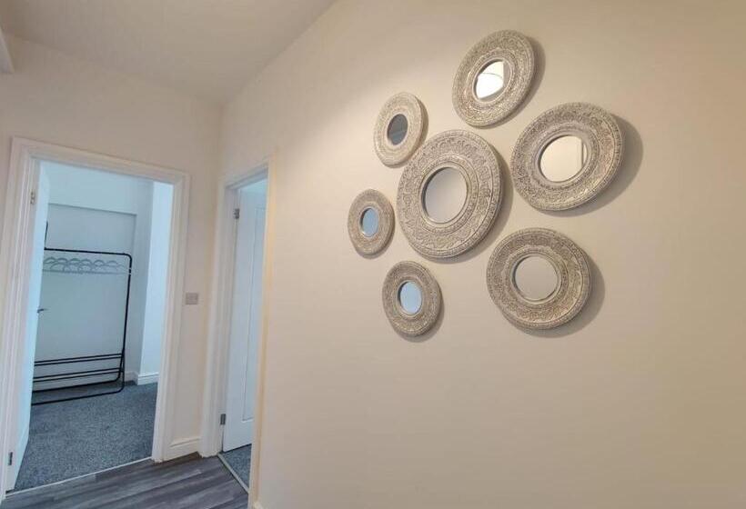 آپارتمان 1 خوابه همکف, Copper House