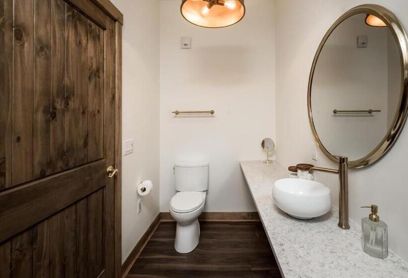 جناح سرير كينج, The Port Of Prescott Boutique