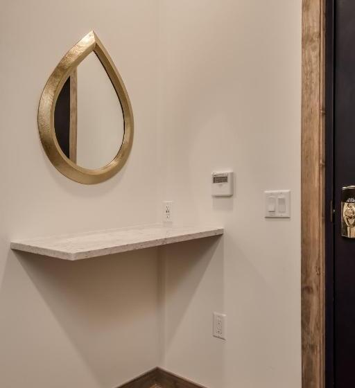 جناح سوبيريور, The Port Of Prescott Boutique