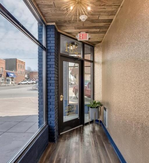 إستوديو سوبيريور, The Port Of Prescott Boutique