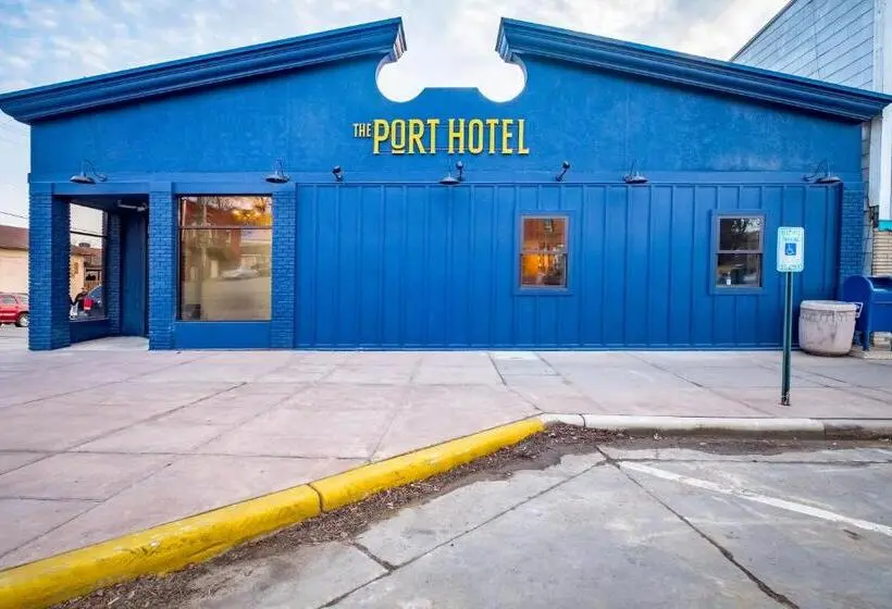 スーペリアスタジオ, The Port Of Prescott Boutique