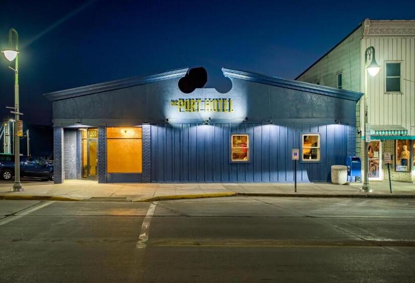 إستوديو سوبيريور, The Port Of Prescott Boutique