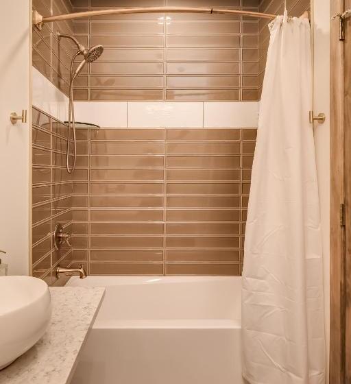 جناح سرير كينج, The Port Of Prescott Boutique