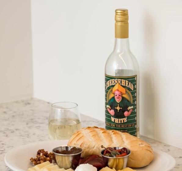 جناح سرير كينج, The Port Of Prescott Boutique