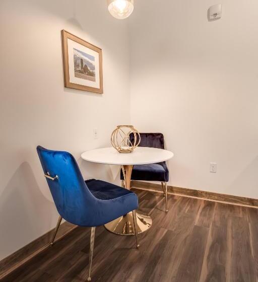 جناح سرير كينج, The Port Of Prescott Boutique