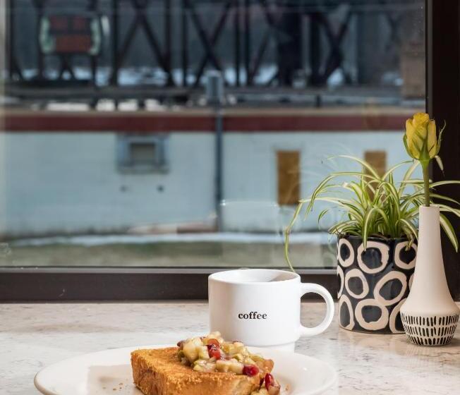 جناح سوبيريور, The Port Of Prescott Boutique