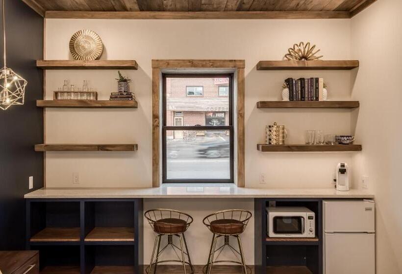 جناح سوبيريور, The Port Of Prescott Boutique