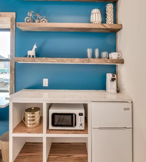 إستوديو سوبيريور, The Port Of Prescott Boutique