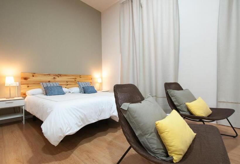 חדר דלוקס עם מרפסת, Urban Suites