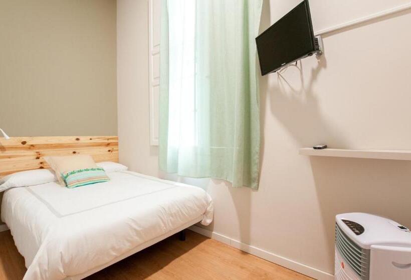 חדר בסיסי, Urban Suites