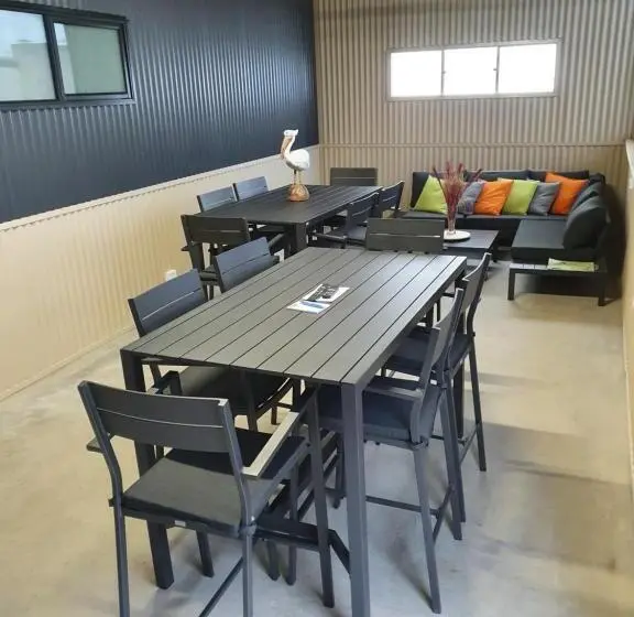 エコノミールーム, The Bend Abode
