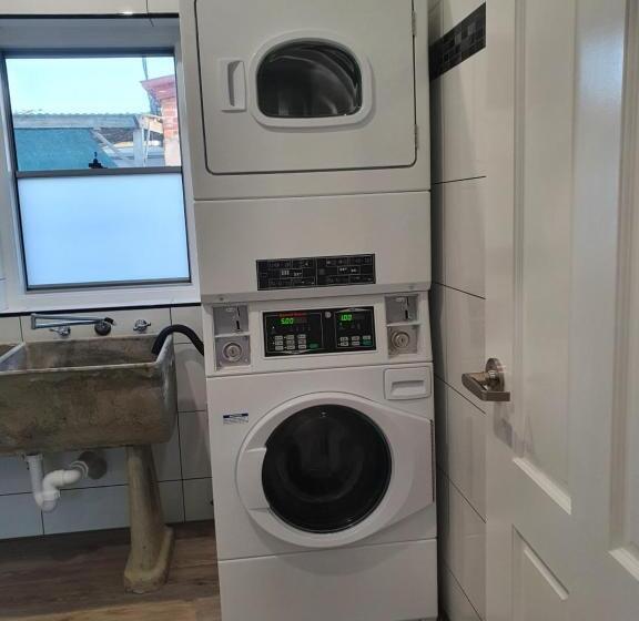 经济房, The Bend Abode