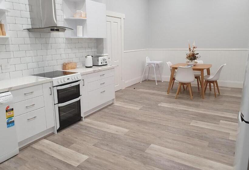 经济房, The Bend Abode