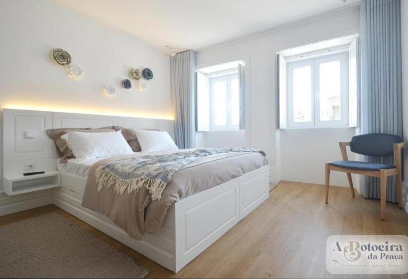 استودیوی سوپریور, A Botoeira Da Praça Guest House