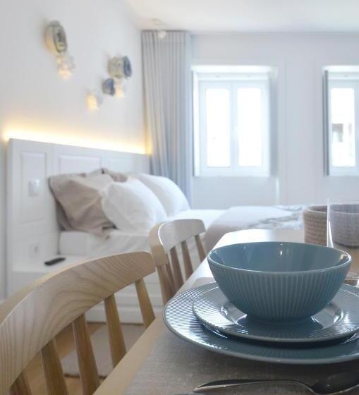 استودیوی سوپریور, A Botoeira Da Praça Guest House