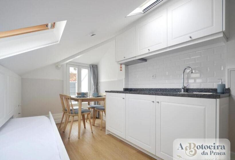 استودیوی استاندارد, A Botoeira Da Praça Guest House