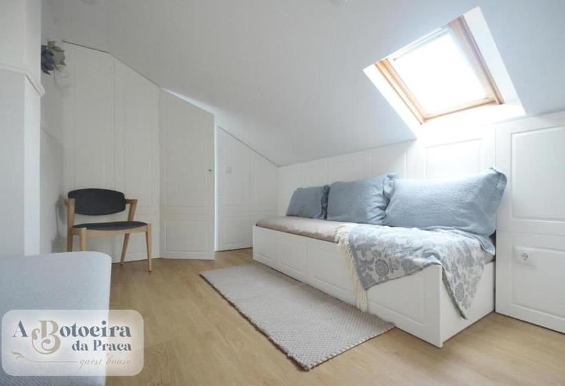 استودیوی استاندارد, A Botoeira Da Praça Guest House