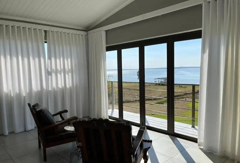 Suite with lake view, The Vaal Guesthouse