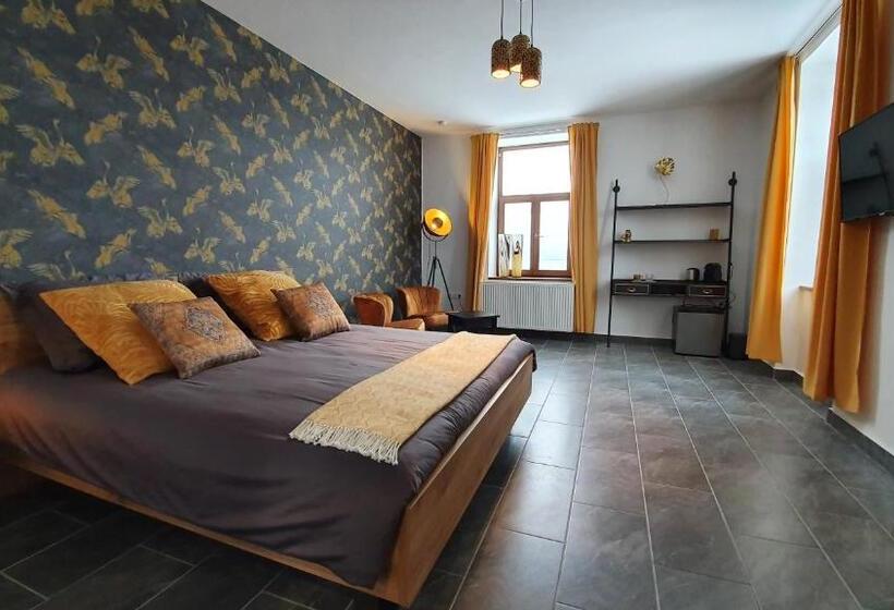 غرفة ديلوكس رباعية, Tisza White House