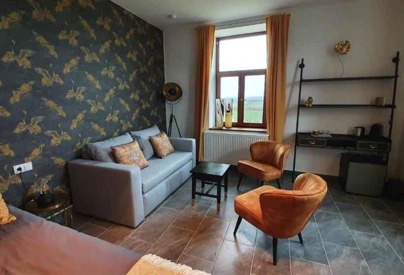 غرفة ديلوكس رباعية, Tisza White House