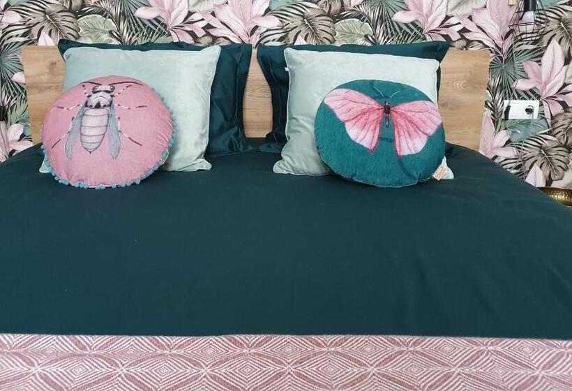 غرفة ديلوكس, Tisza White House