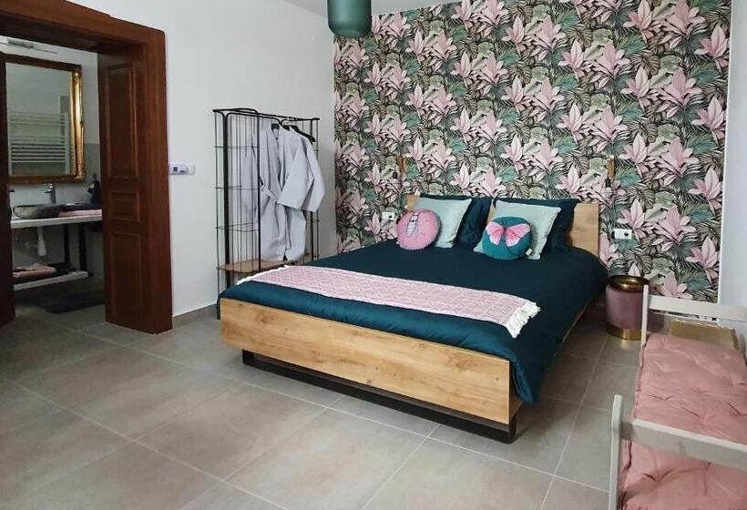 Номер Deluxe, Tisza White House