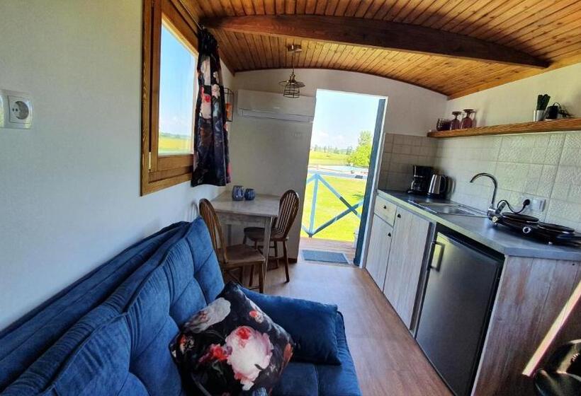 شاليه غرفة نوم واحدة, Tisza White House