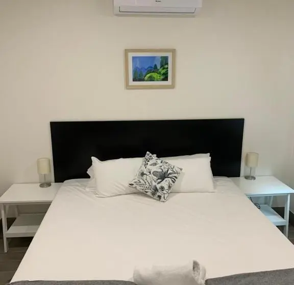 １階の１ベッドルームアパートメント, Bendigo High St Apartments With King Bed Courtyard Kitchen Refurbished 2022
