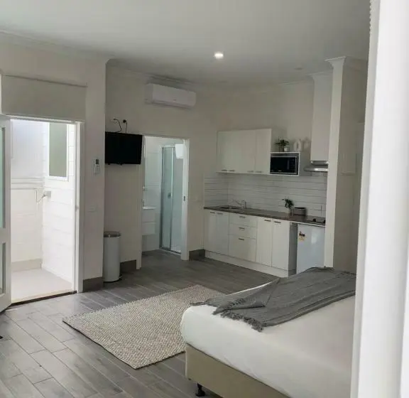 １階の１ベッドルームアパートメント, Bendigo High St Apartments With King Bed Courtyard Kitchen Refurbished 2022