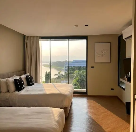 اتاق خانوادگی, M2 Hotel Waterside