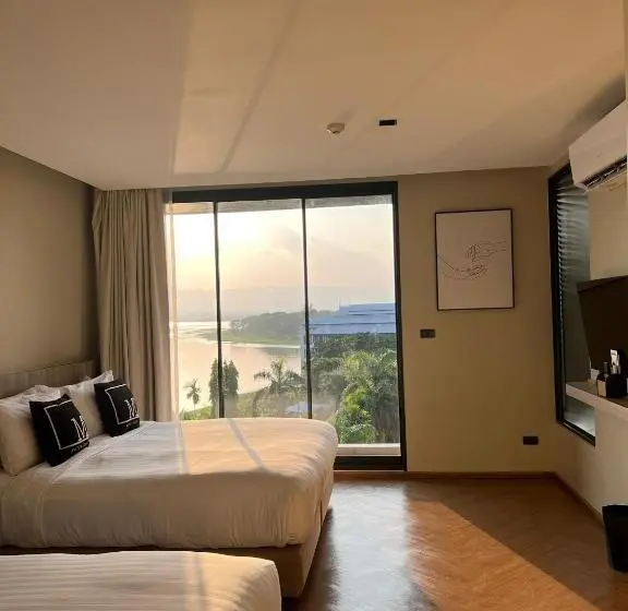 اتاق خانوادگی, M2 Hotel Waterside