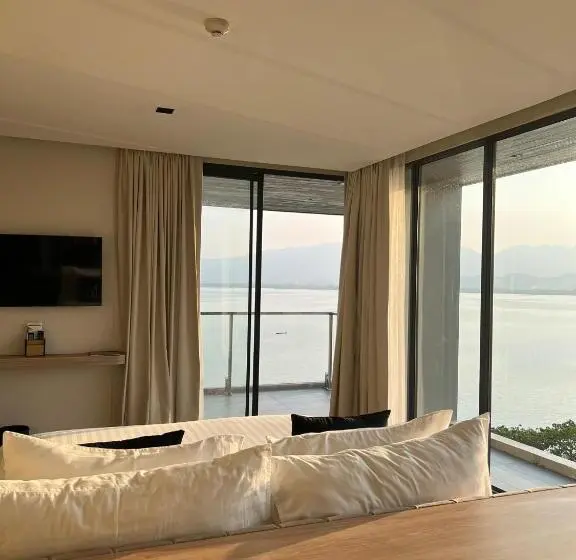 سوییت, M2 Hotel Waterside
