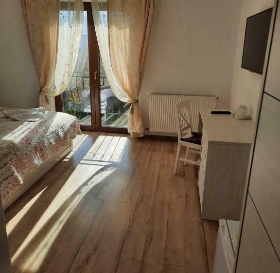 マウンテンビュースタンダードルーム, Aristocat Hotels Rasnov